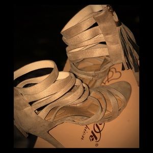 NUDE SIZE 9 HEELS